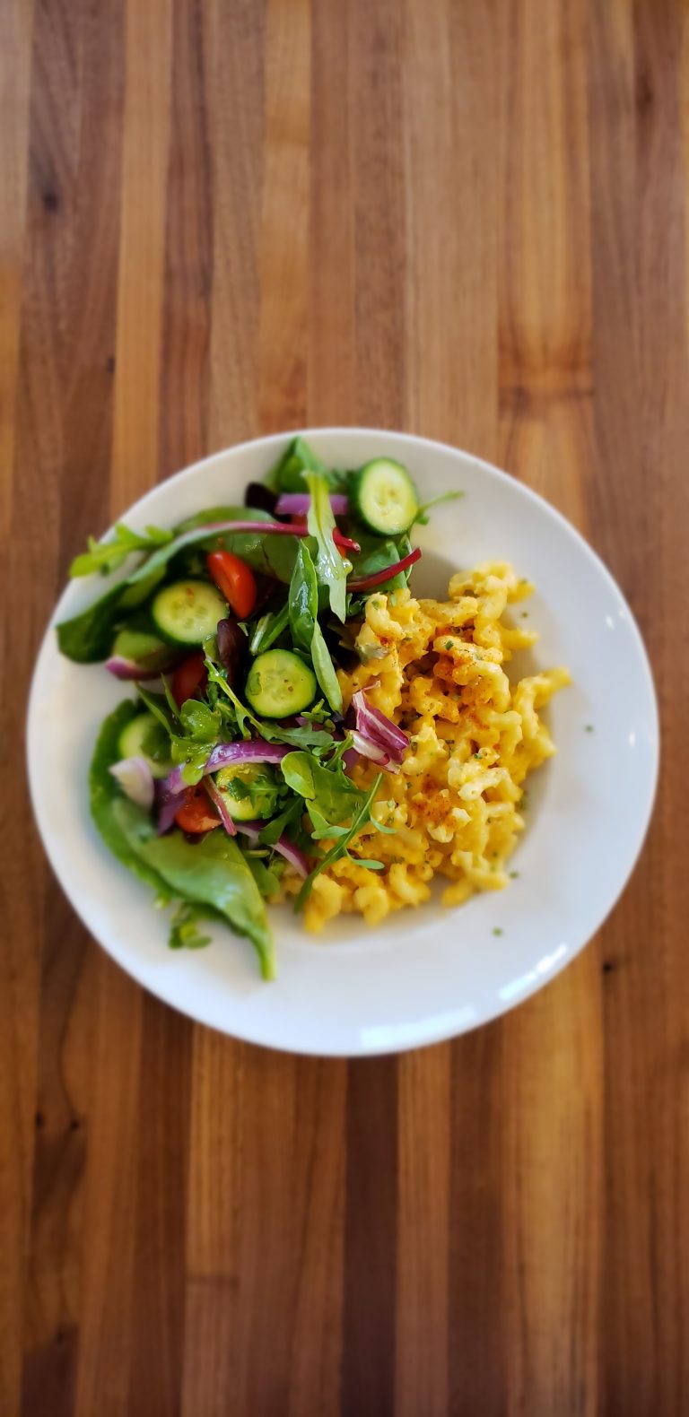 A super simple yet delicious meal — Mac n Cheese with Salad