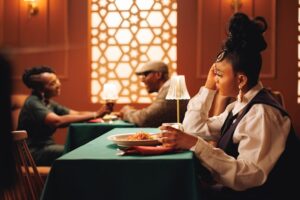 People enjoying a meal at a restaurant. photo - Free Woman Image on Unsplash
