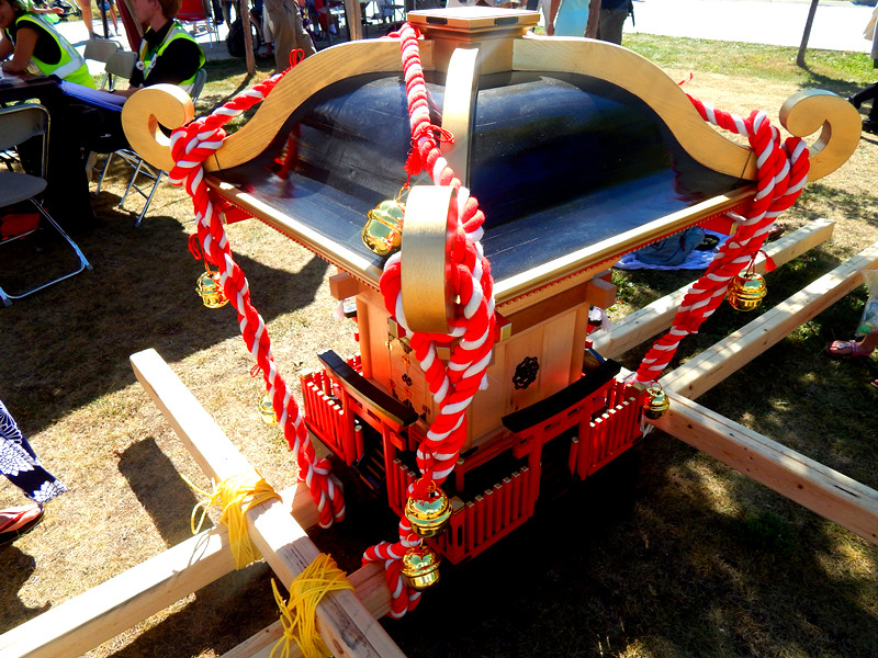 Omatsuri festival exhibits traditional Japan